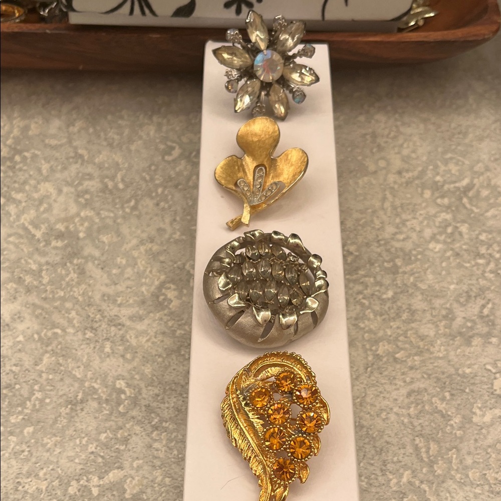 (3) Vintage brooches+ring - Picture 1 of 12